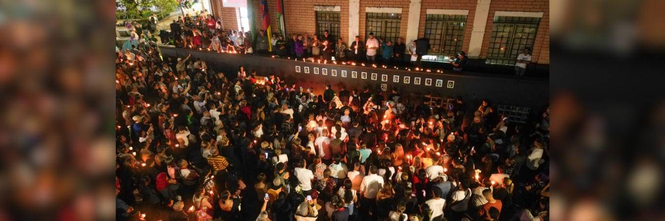 Velatón en Bello en memoria de los 17 fallecidos en accidente. FOTO: ALCALDÍA DE BELLO 