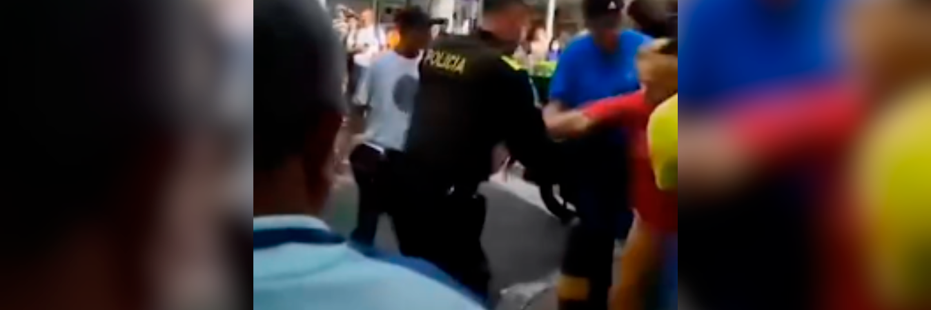 La mujer tuvo que ser trasladada a un centro médico de emergencia. /FOTO: CAPTURA DE VIDEO 