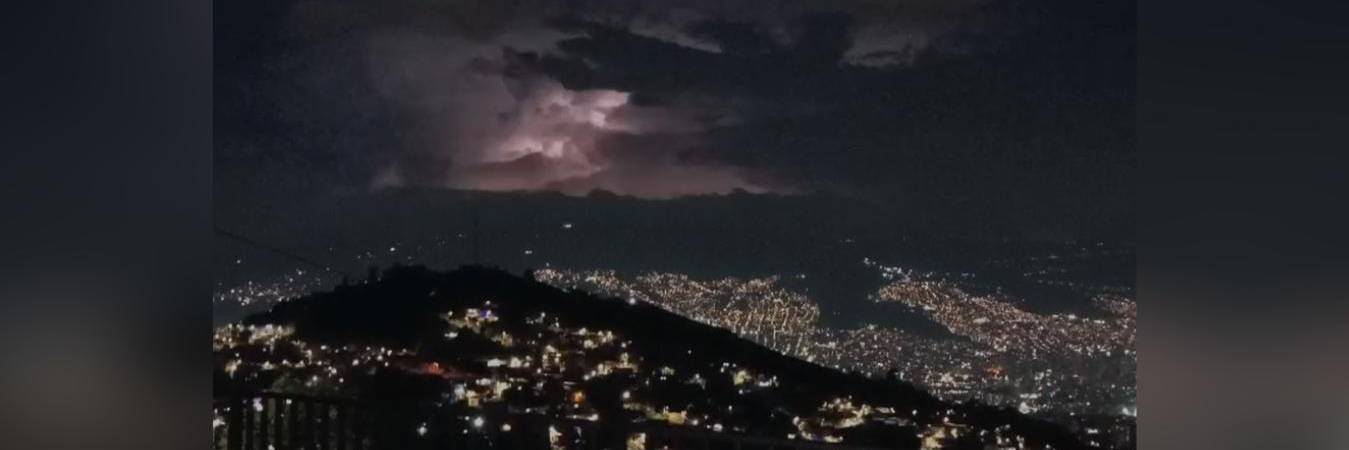 Truenos en el Valle de Aburrá. FOTO: CAPTURA VIDEO DENUNCIAS ANTIOQUIA