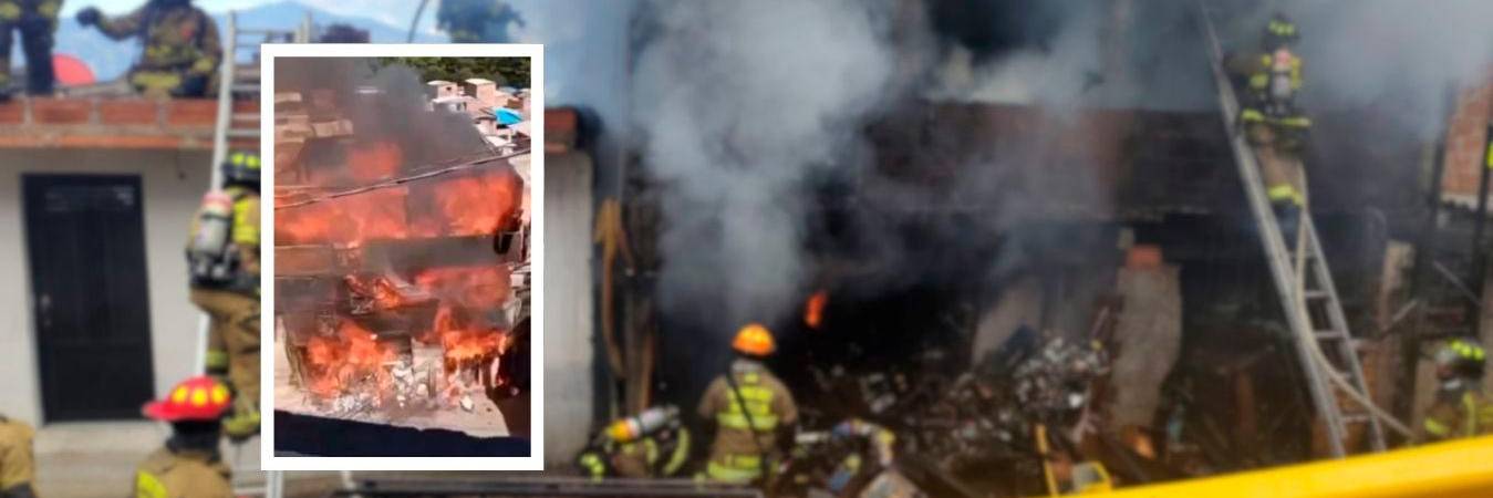 El incendio consumió las tres plantas del edificio. FOTO: CORTESÍA DAGRD Y DENUNCIAS ANTIOQUIA