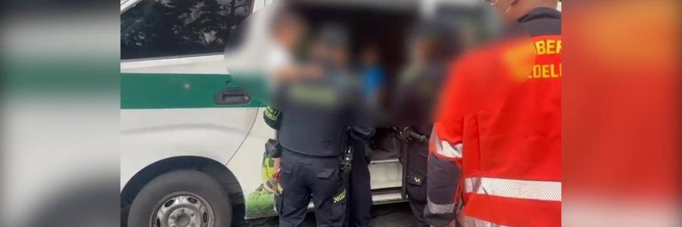 Rescatan 3 niños abandonados en vivienda de Robledo. FOTO: ALCALDÍA DE MEDELLÍN 