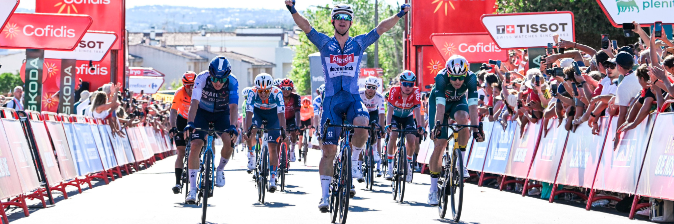 Kaden Groves celebrando la victoria. /FOTO: X @lavuelta