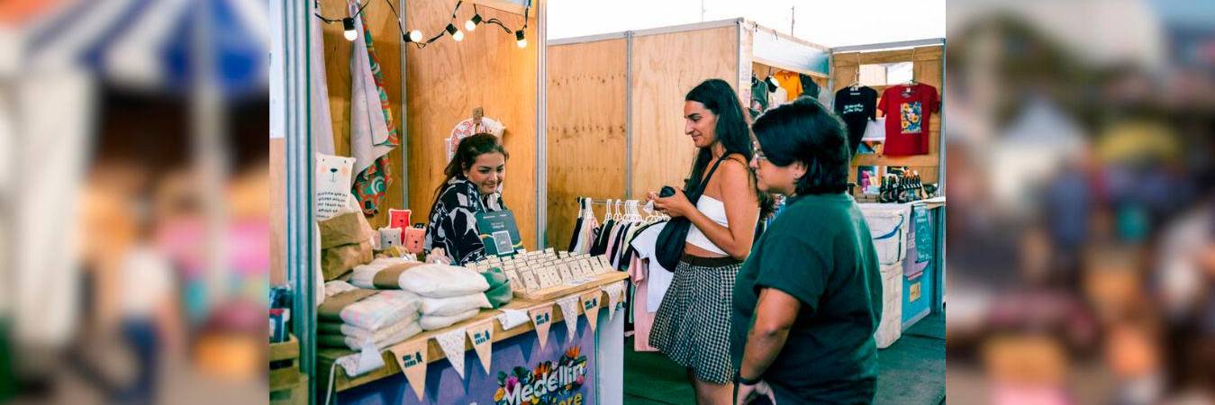 Esta población se beneficia con cursos y presencia en espacios comerciales. / FOTO: ALCALDÍA DE MEDELLÍN