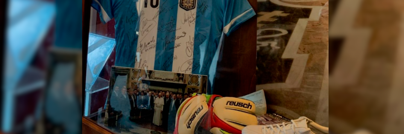 El Papa Francisco nació en Argentina y era hincha de San Lorenzo. /FOTO: X @diana_pean