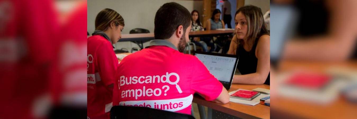 Comfama sigue conectando a las personas desempleadas con oportunidades laborales. /FOTO: CORTESÍA COMFAMA