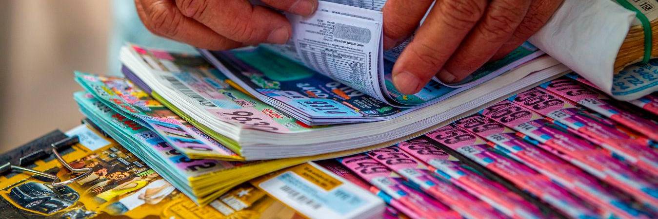 Venta de lotería. /FOTO: CAMILO SUÁREZ. 