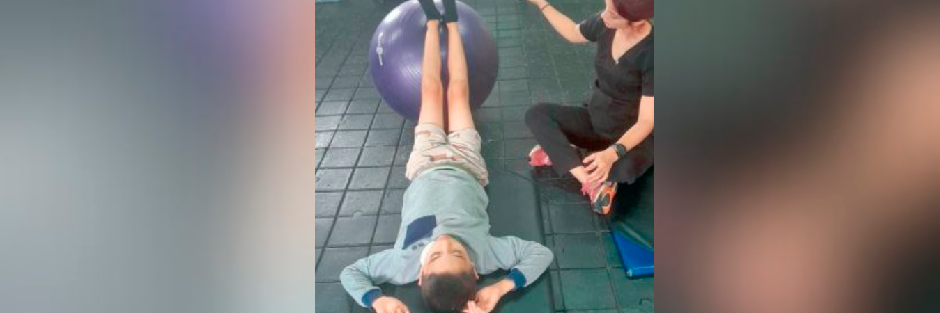 Actualmente a diversas terapias físicas, así como a acompañamiento psicológico y de fonoaudiología. /FOTO: CORTESÍA.