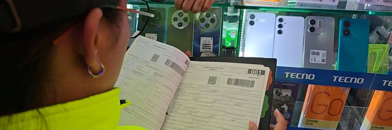 Incautaron celulares, cerraron negocios y capturaron a varias personas. /FOTO: POLICÍA NACIONAL.