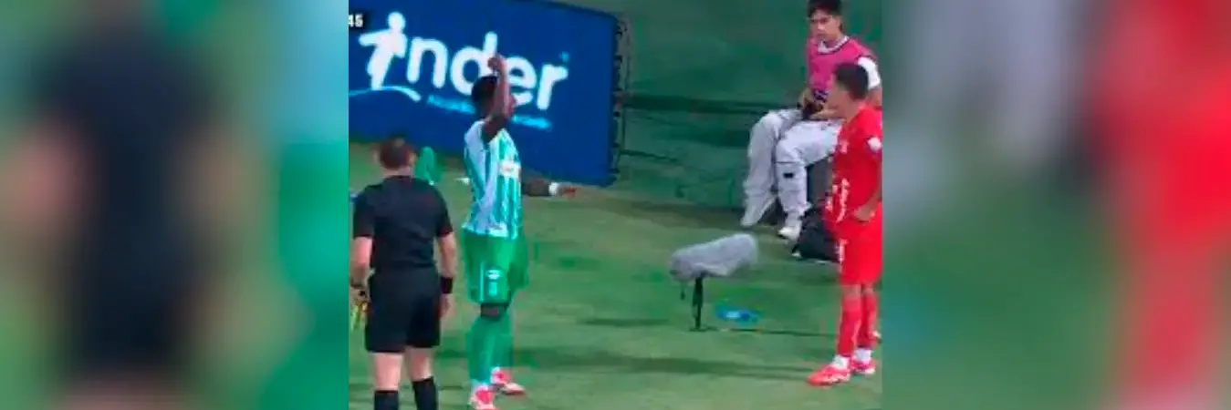 El jugador pasó por el frnete de Juanfer Quintero cuando este se preparaba para cobrar un tiro de esquina. /FOTO: CAPTURA DE PANTALLA