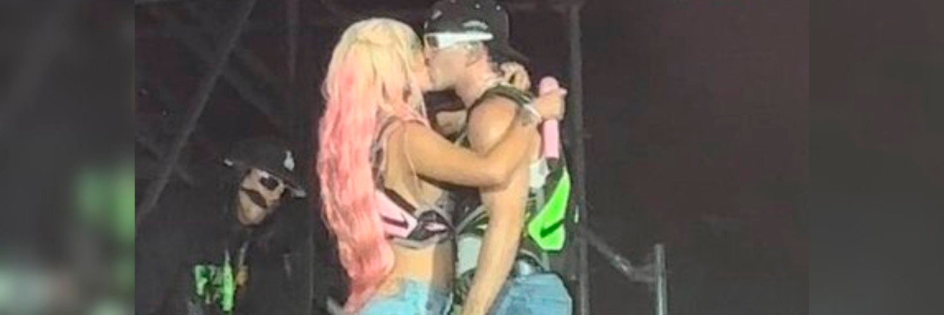 Karol G salió de sorpresa en el último concierto de Feid. /FOTO: X @feidsite