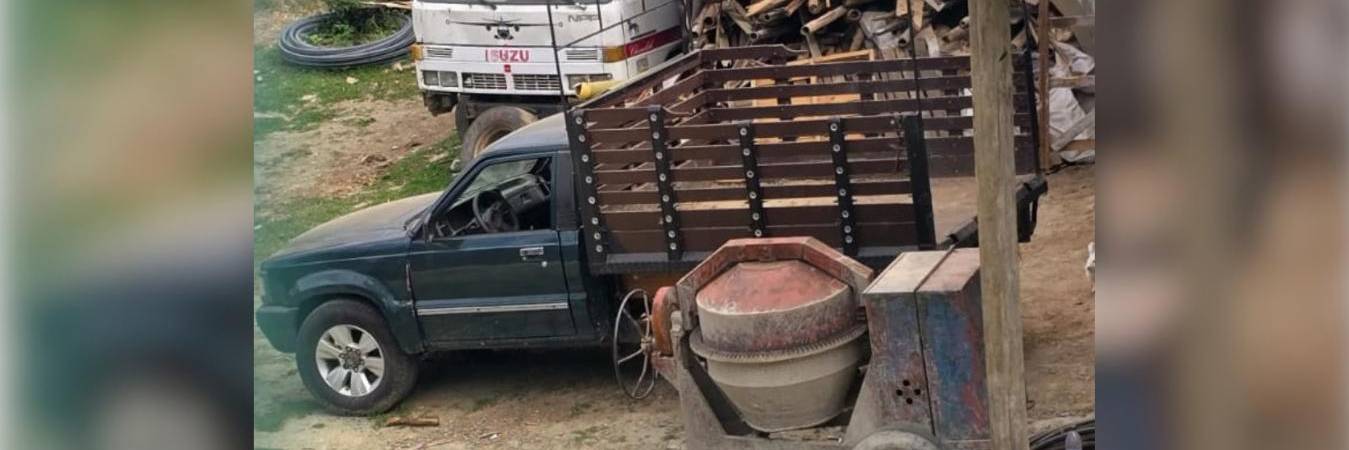Este sería el carro con el que criminales habrían transportado al ingeniero forestal Andrés Camilo Peláez hacia su muerte. FOTO: MIGUEL ÁNGEL DEL RÍO MALO / X