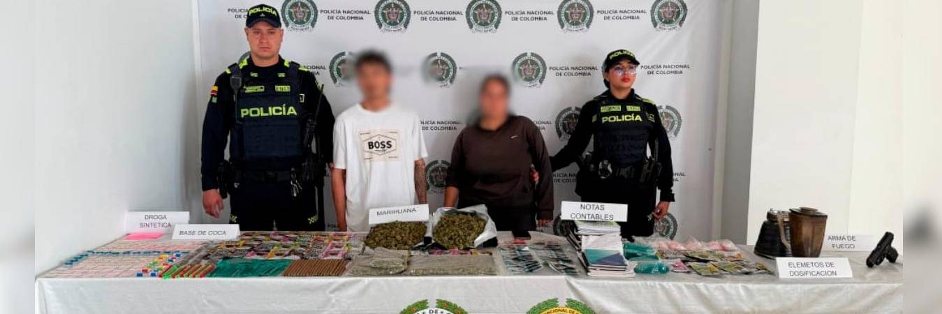 Captura de alias La Chinga y alias Lenis, presuntos integrantes del grupo delincuencial El Trianón. FOTO: POLICÍA METROPOLITANA DEL VALLE DE ABURRÁ
