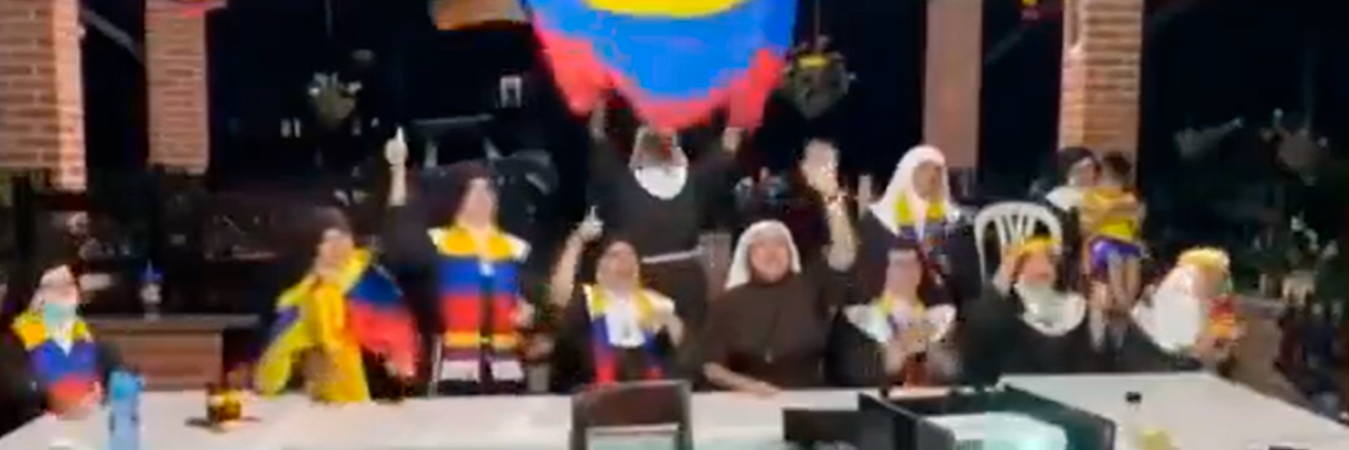 Las religiosas alentaron a la Selección Colombia que goleó a Panamá. / FOTO: CAPTURA DE PANTALLA