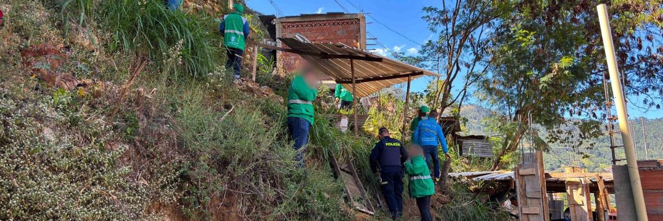 Las autoridades detuvieron algunas construcciones y le pusieron el ojo a otras que no cumplían con los requisitos. FOTO: ALCALDÍA DE MEDELLÍN