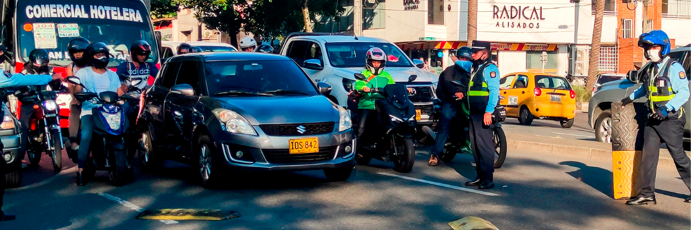 La medida rige de 5:00 de la mañana a 8:00 de la noche para carros particulares y motos de 2 y 4 tiempos. /FOTO: ARCHIVO