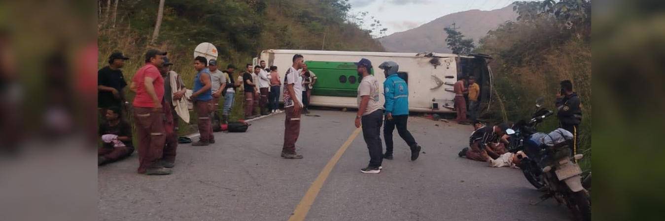 Bus accidentado en Ituango. FOTO: D.R.A
