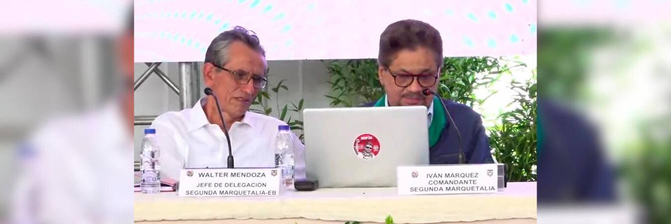De izquierda a derecha: Walter Mendoza, jefe de delegación de la Segunda Marquetalia, e Iván Márquez, comandante de la Segunda Marquetalia. /FOTO: CAPTURA DE VIDEO