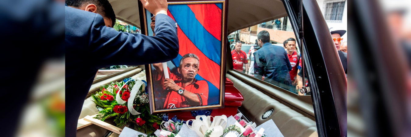 Las exequias de Caretorta fueron en la parroquia el Divino Niño, de San Javier. /FOTO: JAIME PÉREZ