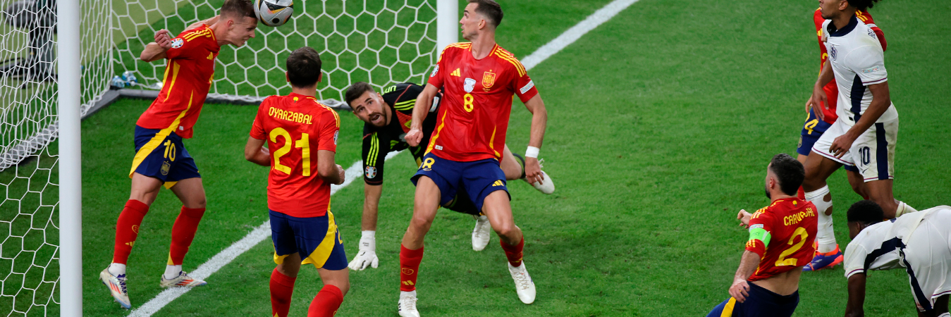 Dani Olmo (número 10) fue de las principales figuras del partido ya que defendió la portería de su equipo para que los rivales no marcaran el empate. /FOTO: GETTY