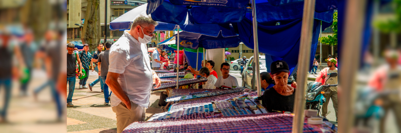 Venta de loterías en Medellín. /FOTO: ANDRÉS CAMILO SUÁREZ 