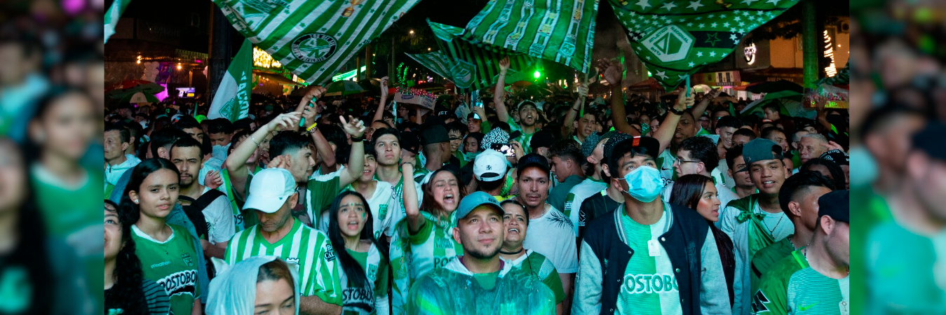 Hinchas de Atlético Nacional viendo el partido de ida de la final ante Tolima. /FOTO: ESNEYDER GUTIÉRREZ