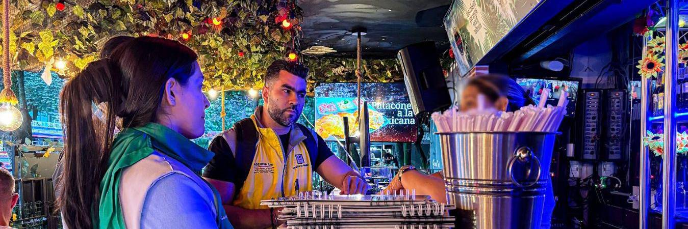 Una jornada de inspección por la carrera 70 dejó al descubierto un desorden tremendo. FOTO: ALCALDÍA DE MEDELLÍN