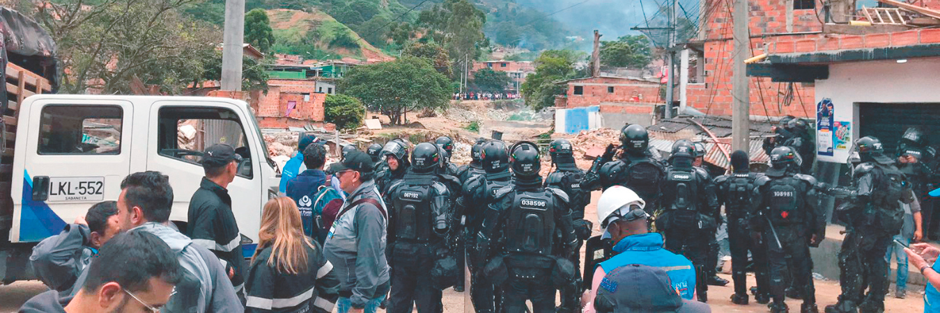 Integrantes de la Unidad de Diálogo y Mantenimiento del Orden, antiguo Escuadrón Móvil Antidisturbios, estuvieron en la zona. /FOTO: LAURA ROSA JIMÉNEZ VALENCIA