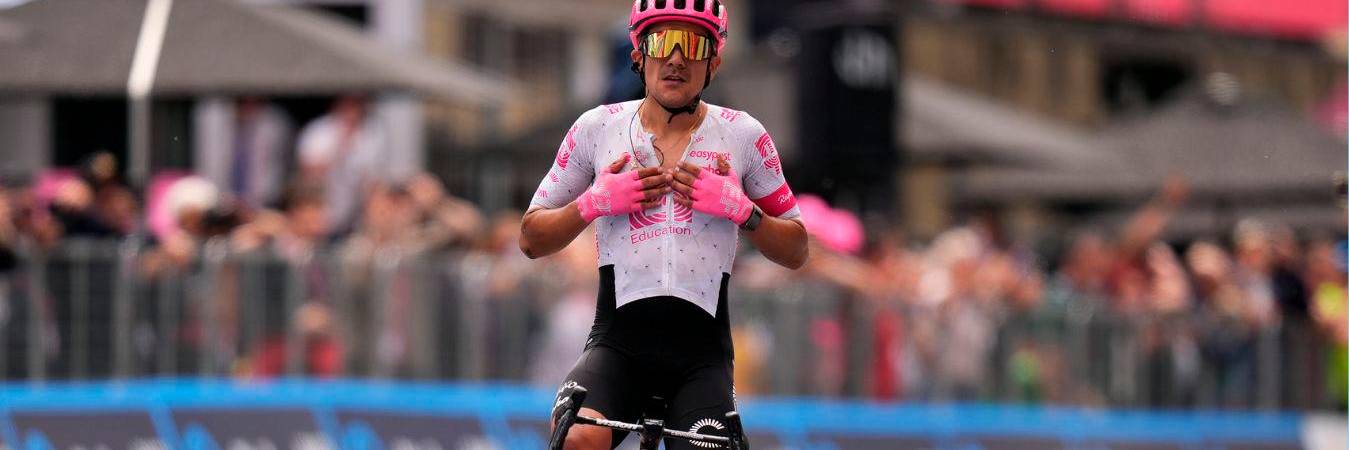 Richard Carapaz celebró su victoria en el Giro de Italia. /FOTO: @giroditalia