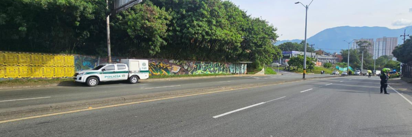 El hecho obligó el cierre de la autopista Norte en ambas sentidos. /FOTO: @ManuelVillaMe