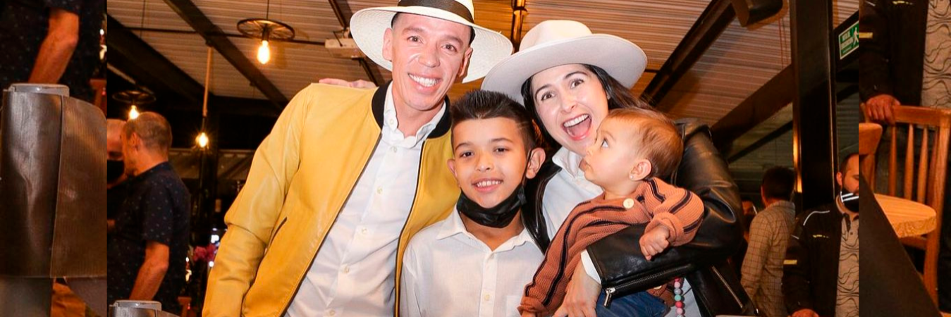 Rigo, su hijo Matías, su hija Carlotta y su esposa Michelle Durango. /FOTO: INSTAGRAM @rigobertouran