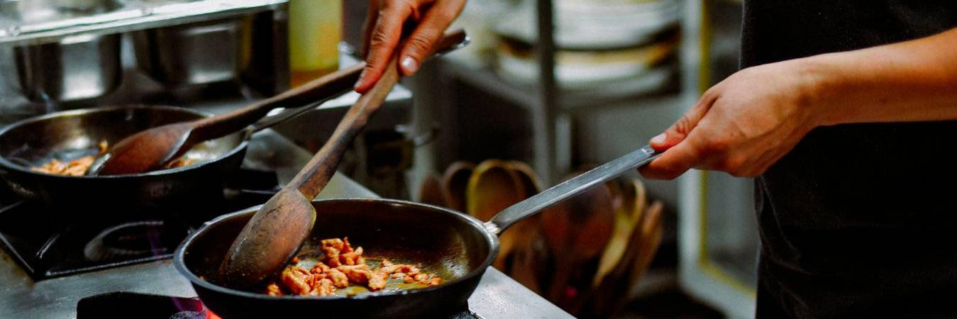El curso está abierto para todos los colombianos que quieran aprender a cocinar. / FOTO: CANVA