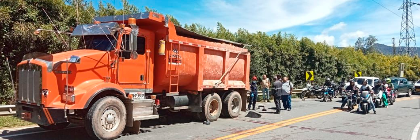 Los ocupantes de la moto fallecieron de manera inmediata en el lugar. /FOTO: CORTESÍA.