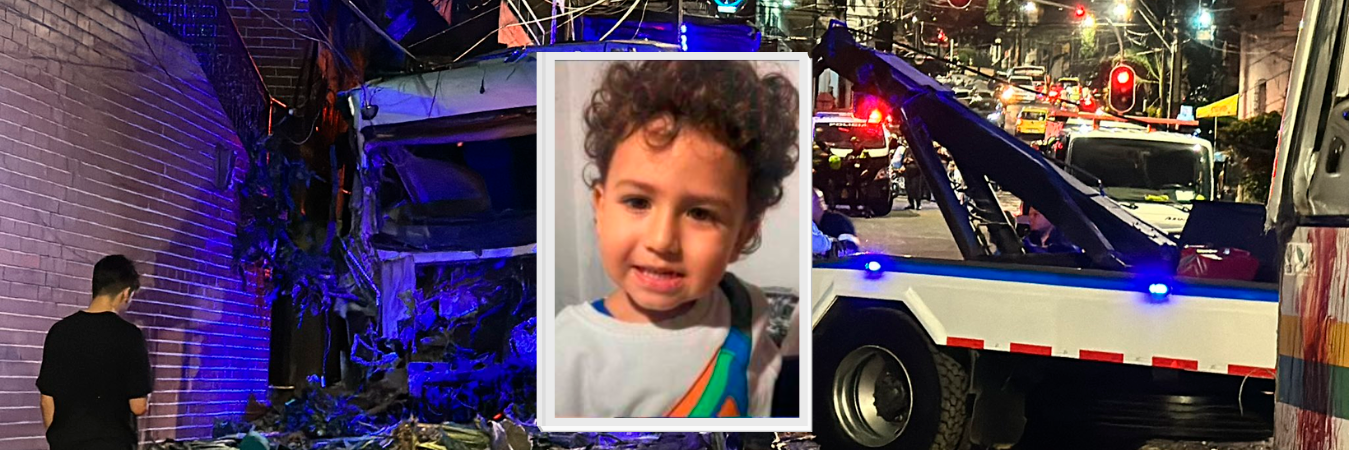 Los bomberos encontraron el cuerpo del menor debajo de uno de los vehículos. / FOTO: DAGRD Y CORTESÍA