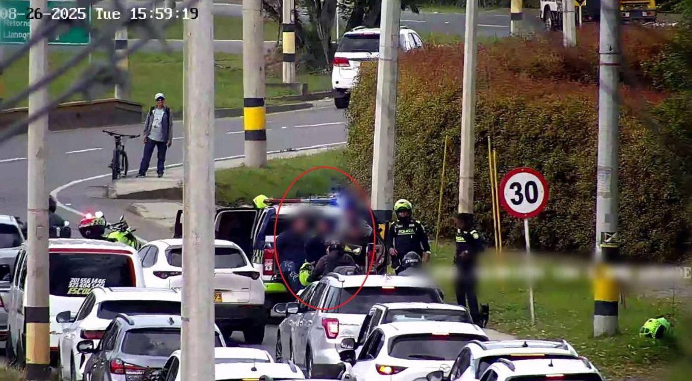 Captura de presuntos ladrones en restaurante de San Antonio de Pereira. <b><span class=mln_small-caps_mln>/FOTO: CORTESÍA </span></b>