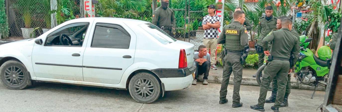 Uniformados de la Policía Nacional recuperaron el vehículo en zona urbana de Remedios y capturó a 3 personas, al parecer, de nacionalidad venezolana. / FOTO: CORTESÍA.