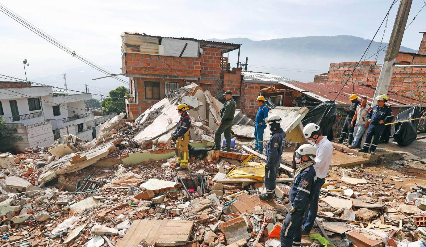 74. Colapso de edificio: un edificio de tres niveles colapsó en el barrio Santander. 3 personas murieron y 3 más quedaron heridas. Ocurrió el 5 de julio. / FOTO: MANUEL SALDARRIAGA.