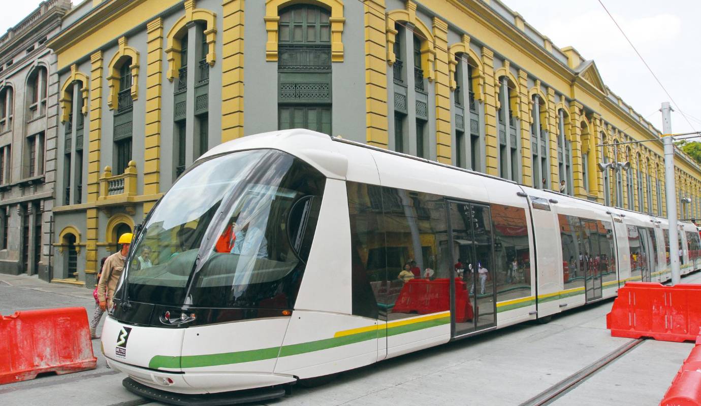 47. Primeras pruebas del tranvía: entre Miraflores y la avenida Oriental se hicieron las primeras pruebas del tranvía. La imagen fue tomada el 2 de septiembre. / FOTO: RÓBINSON SÁENZ.