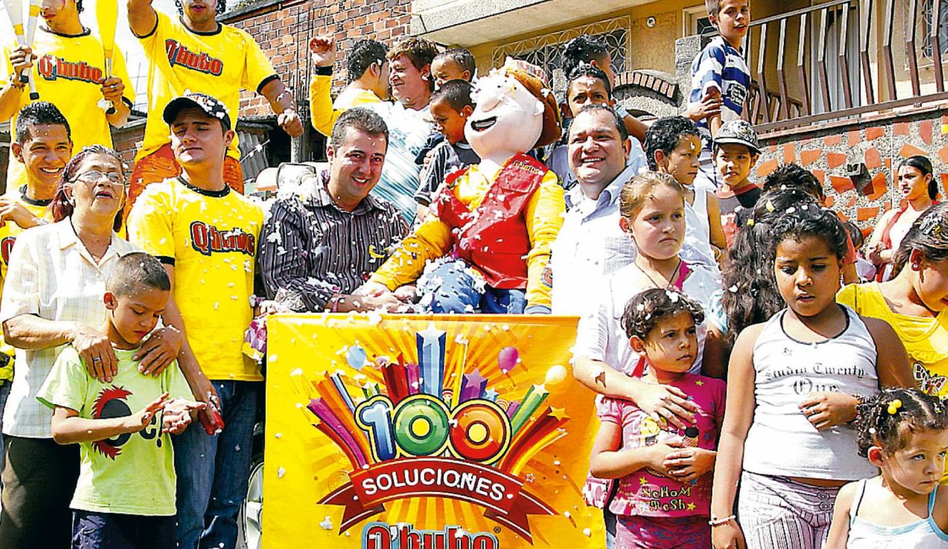25. Solución 100 de Armando: la solución 100 de Armando Calle llegó, con una gran rumba, en una calle del barrio Caicedo. Ocurrió el 15 de marzo. / FOTO: RÓBINSON SÁENZ.