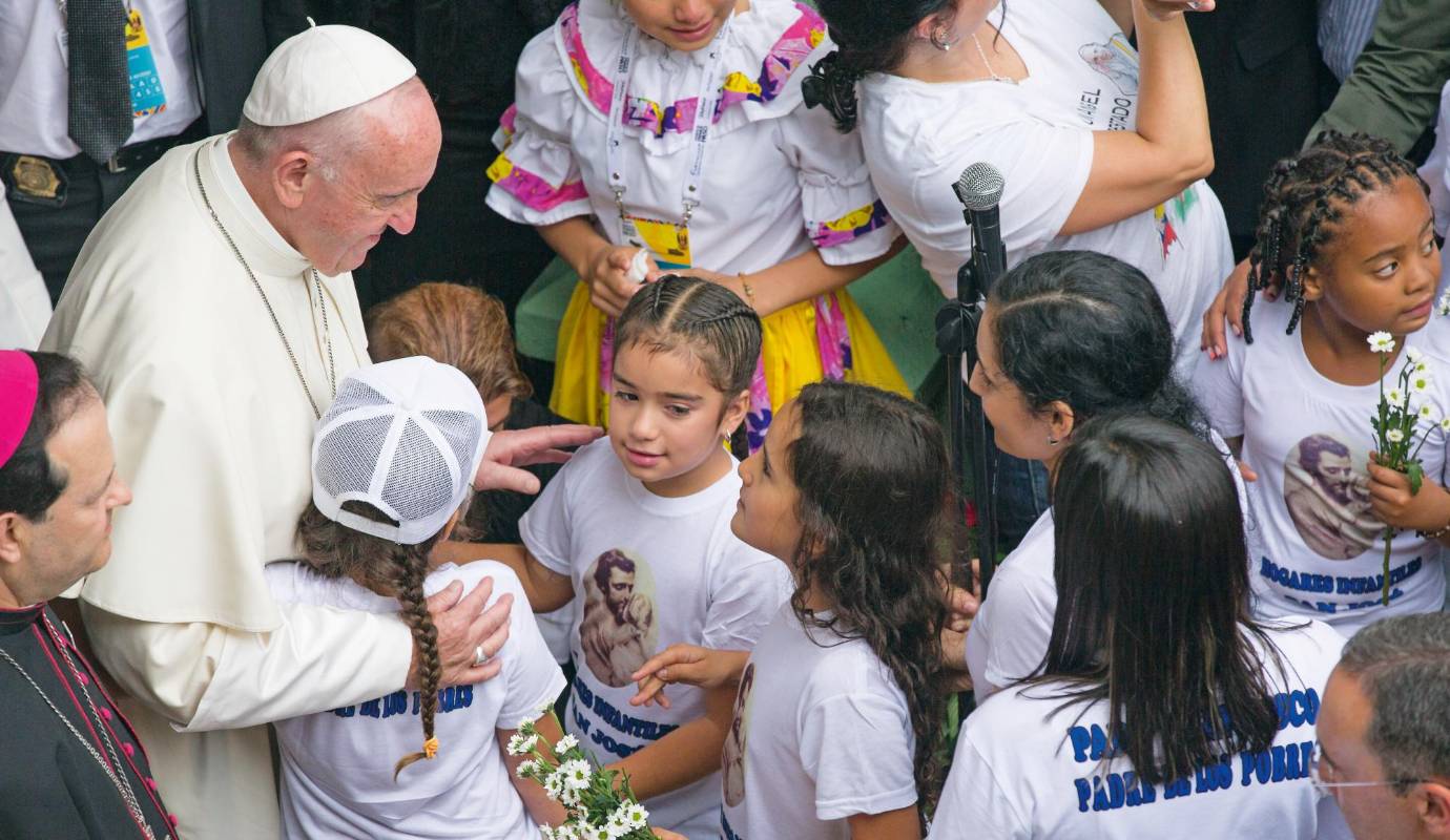 53. La buena onda del papa: el papa Francisco llegó a Medellín el 9 de septiembre y aunque no estuvo mucho tiempo en la ciudad sorprendió por su sencillez y amabilidad. / FOTO: EDWIN BUSTAMANTE.