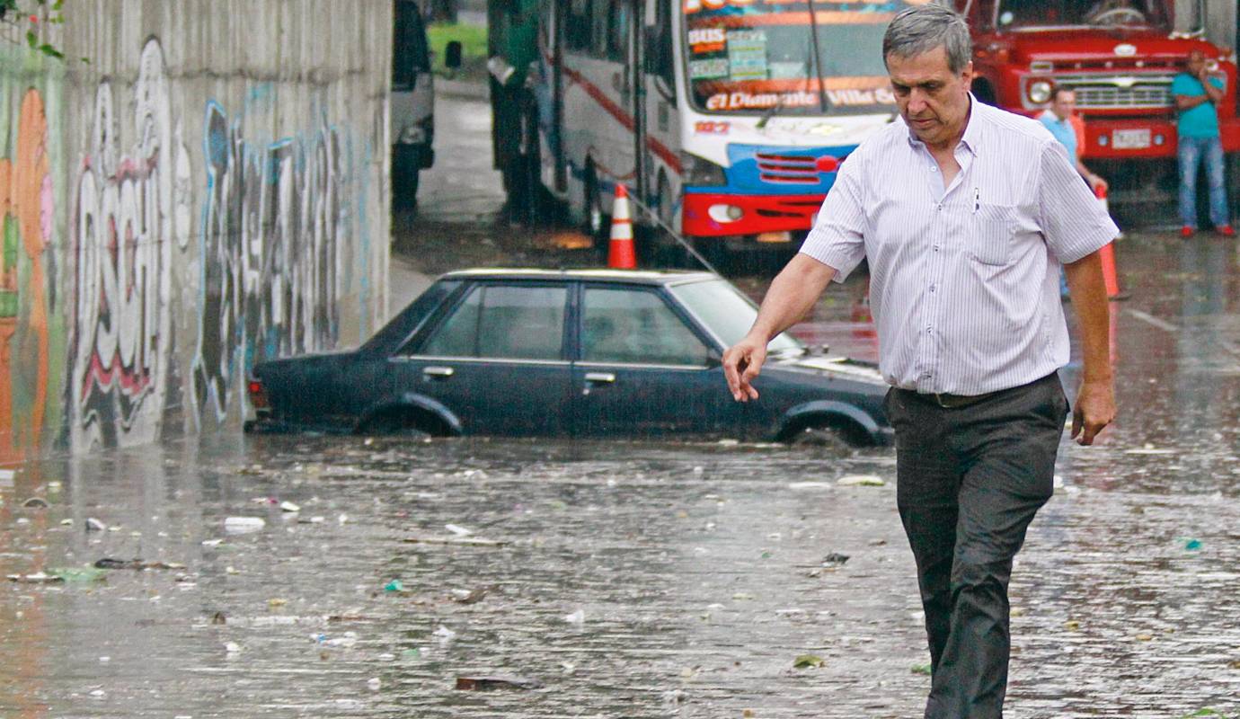 36. Parecía el diluvio universal: el 29 de octubre se vivió un aguacero pocas veces visto. Muchos sectores de la ciudad quedaron inundados después de tanta agua caída. 