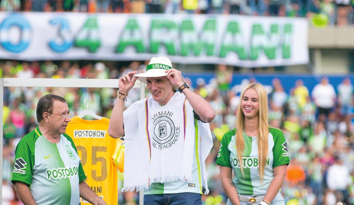 66. La linda despedida a Armani: El arquero argentino Franco Armani, que se supo ganar el cariño de los hinchas de Nacional, fue despedido como un verdadero ídolo después de ser contratado por el River Plate de su país. / FOTO: EDWIN BUSTAMANTE.