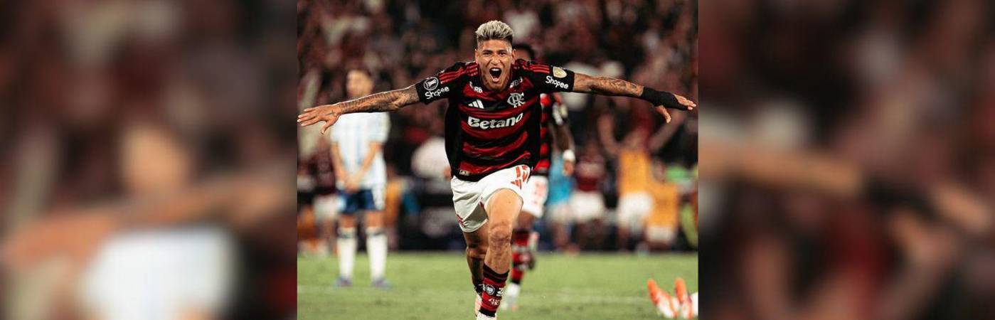 Jorge Carrascal se convirtió en el sexto futbolista colombiano en quedar campeón de Copa Libertadores con un equipo brasilero. FOTO: X @PSierraR