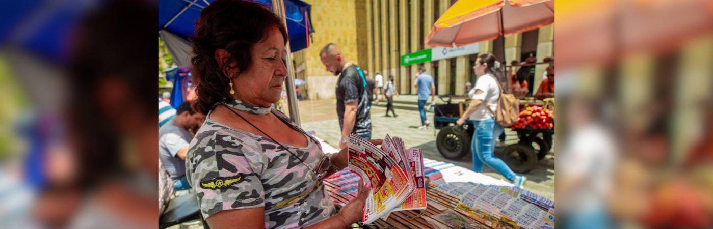 Ventas de loterías y chances en Medellín. / FOTO: CAMILO SUÁREZ
