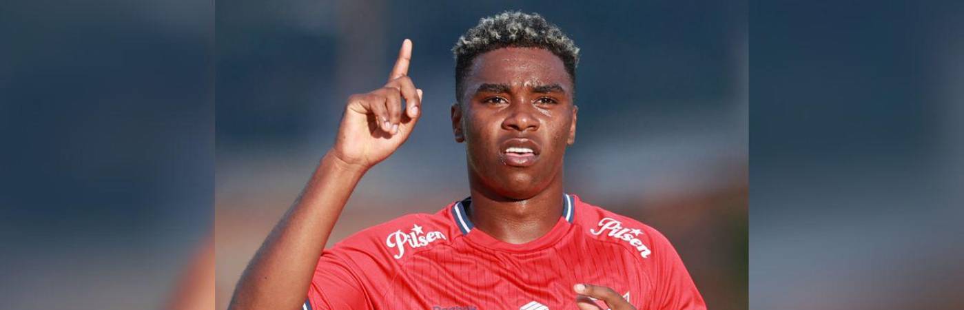 Este semestre ha sido de buena suerte para Jhon Montaño, goleador del DIM en los dos partidos que ha jugado. Ya suma 3 goles el nariñense. FOTO: MANUEL SALDARRIAGA.