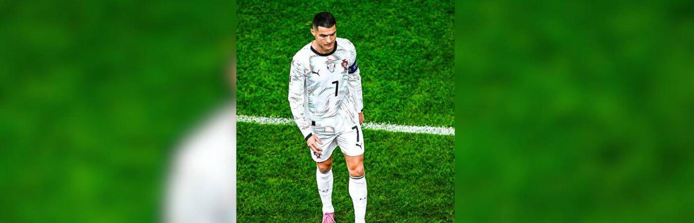 Con impotencia salió del terreno de juego Cristiano Ronaldo mientras era abucheado por la afición de Irlanda. / FOTO: X @brfootball
