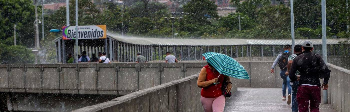 Día de lluvia en Medellín. FOTO: ARCHIVO - JAIME PÉREZ