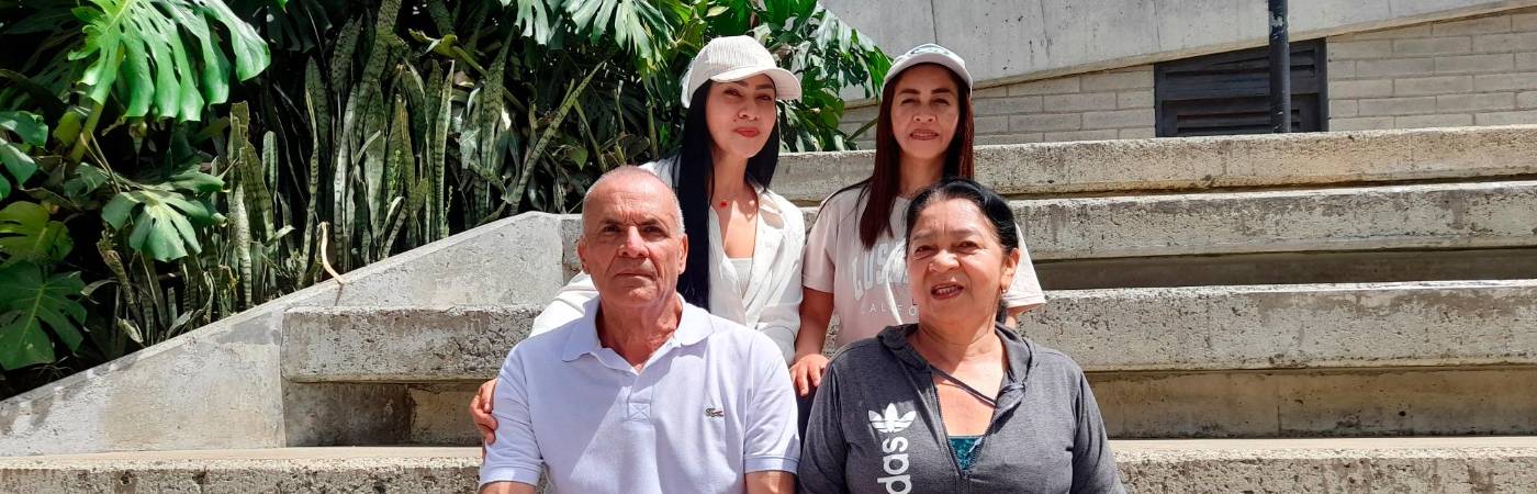 Nélida y su familia se sienten muy orgullosos de su barrio, donde han disfrutado el tener un hogar. / FOTO: DANIEL GONZÁLEZ.