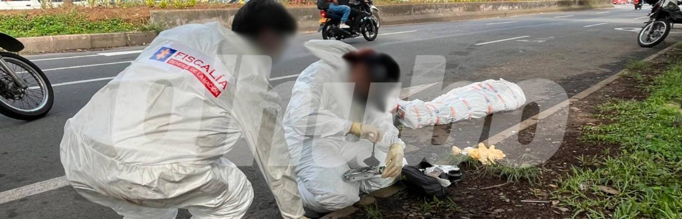 La media botella de aguardiente fue analizada también por los servidores de criminalística del CTI de la Fiscalía. /FOTO: ANDRÉS FELIPE OSORIO GARCÍA
