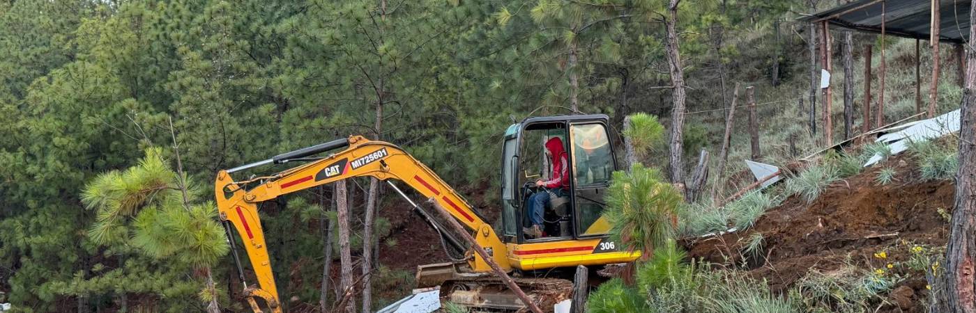 EN FOTOS: Demolieron 15 casas en construcción en el Cerro Quitasol