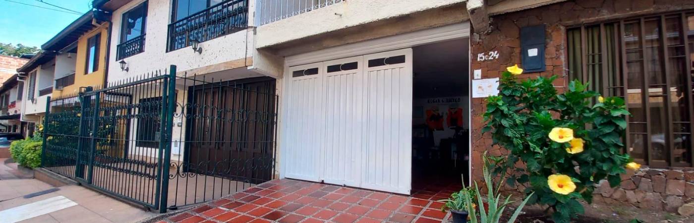 El hogar ‘Un Nuevo Día’ está ubicado en Belén La Nubia y buscan instalar afuera una reja para brindarles más seguridad a los adultos mayores. /FOTOS: MAURICIO PALACIO